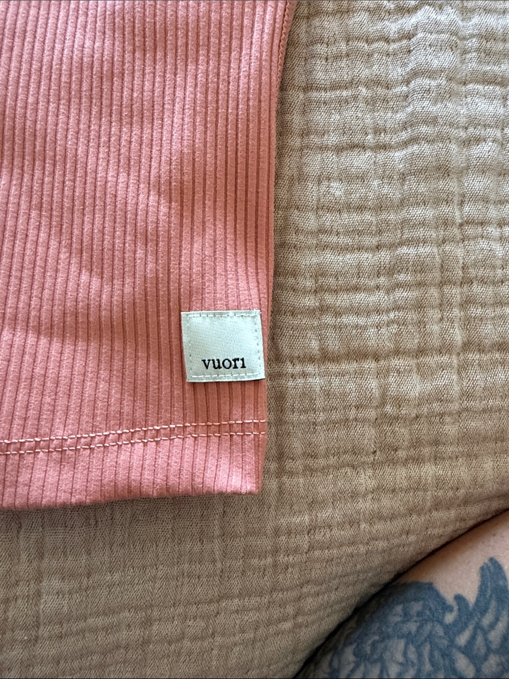 VUORI Rust Pink Ribbed Crossback Crop Top - Picture 2 of 4